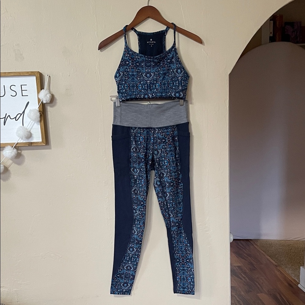 Athleta Women's Blue Patterned Leggings and sports bra top set